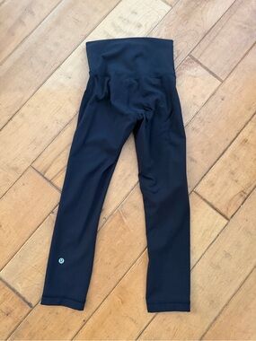 lululemon athletica womens Black High-Rise Active Leggings size 2 25” length